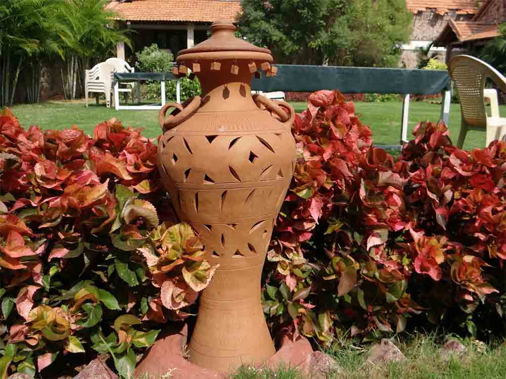 Keramik-Figuren oder Terrakotta? Garten kreativ gestalten