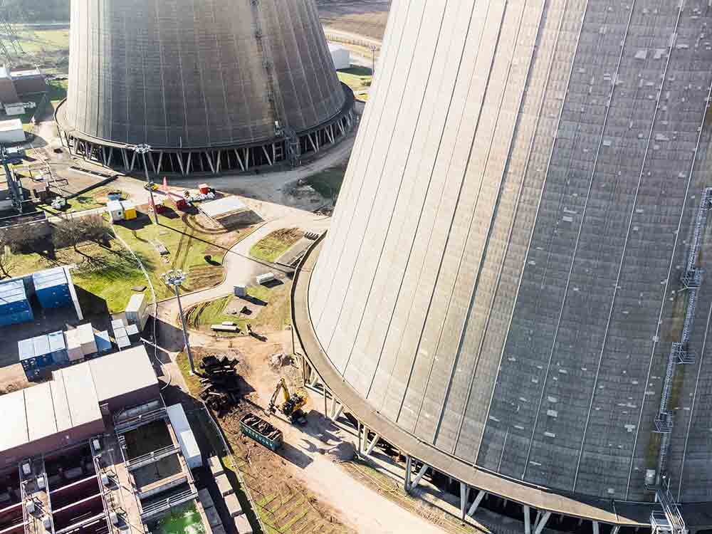 Hagedorn schließt Teilprojekt zum Abbruch der Kühltürme des Kernkraftwerks Grafenrheinfeld ab