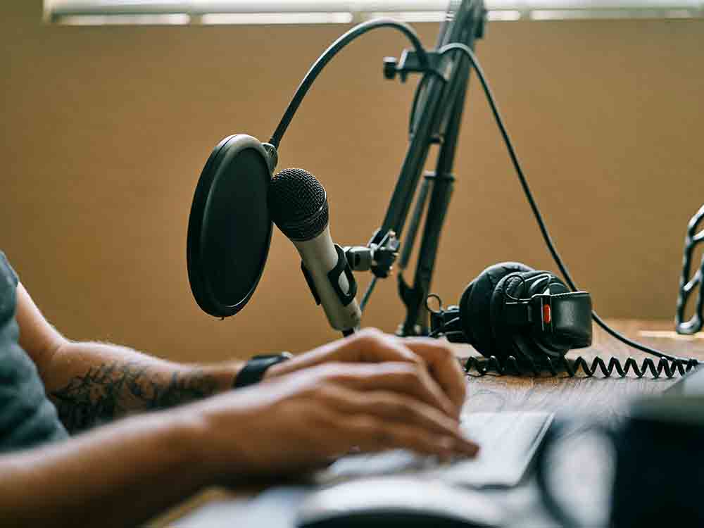 Deutsche hören im Schnitt fast 3 Stunden Podcasts pro Woche