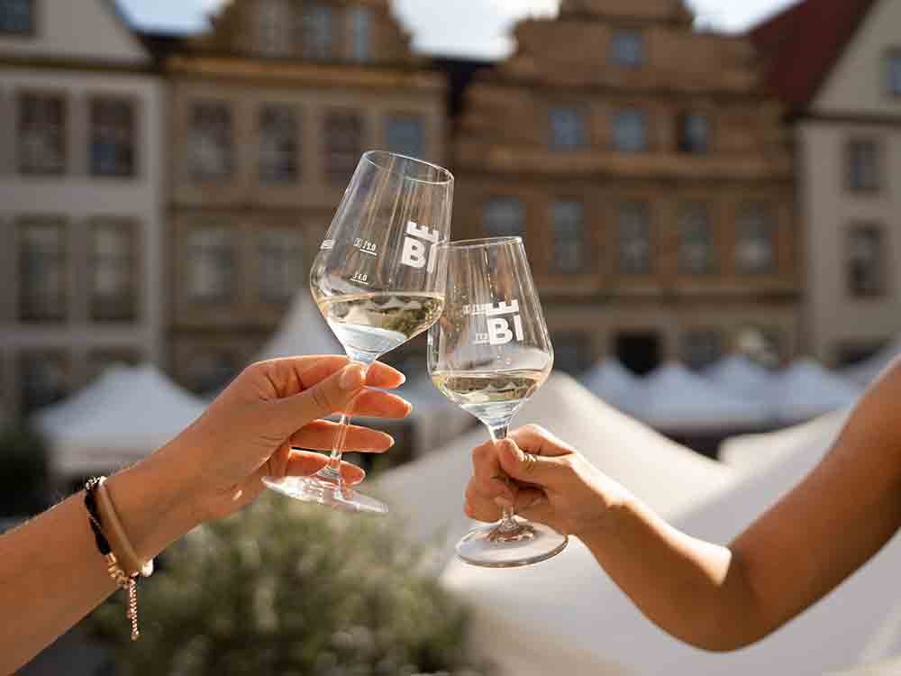 Weingenuss zum 40. Mal in der Bielefelder Altstadt, Bielefelder Weinmarkt, 5. bis 10. September 2023 Weingenuss zum 40. Mal in der Bielefelder Altstadt, Bielefelder Weinmarkt, 5. bis 10. September 2023