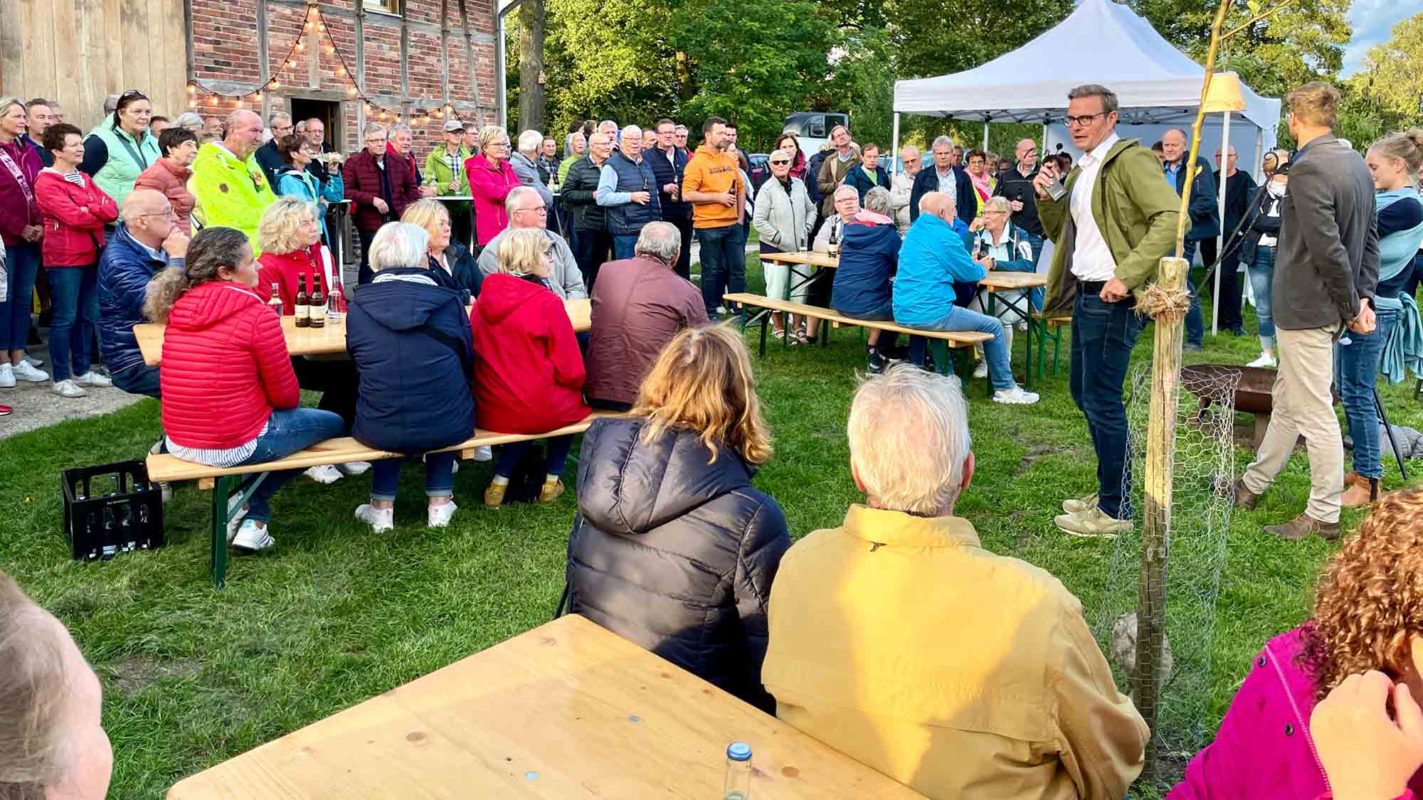 Westerwiehe: Die Kirche bleibt im Dorf, mehr als 180 Bürger bei »Tour de Rietberg«