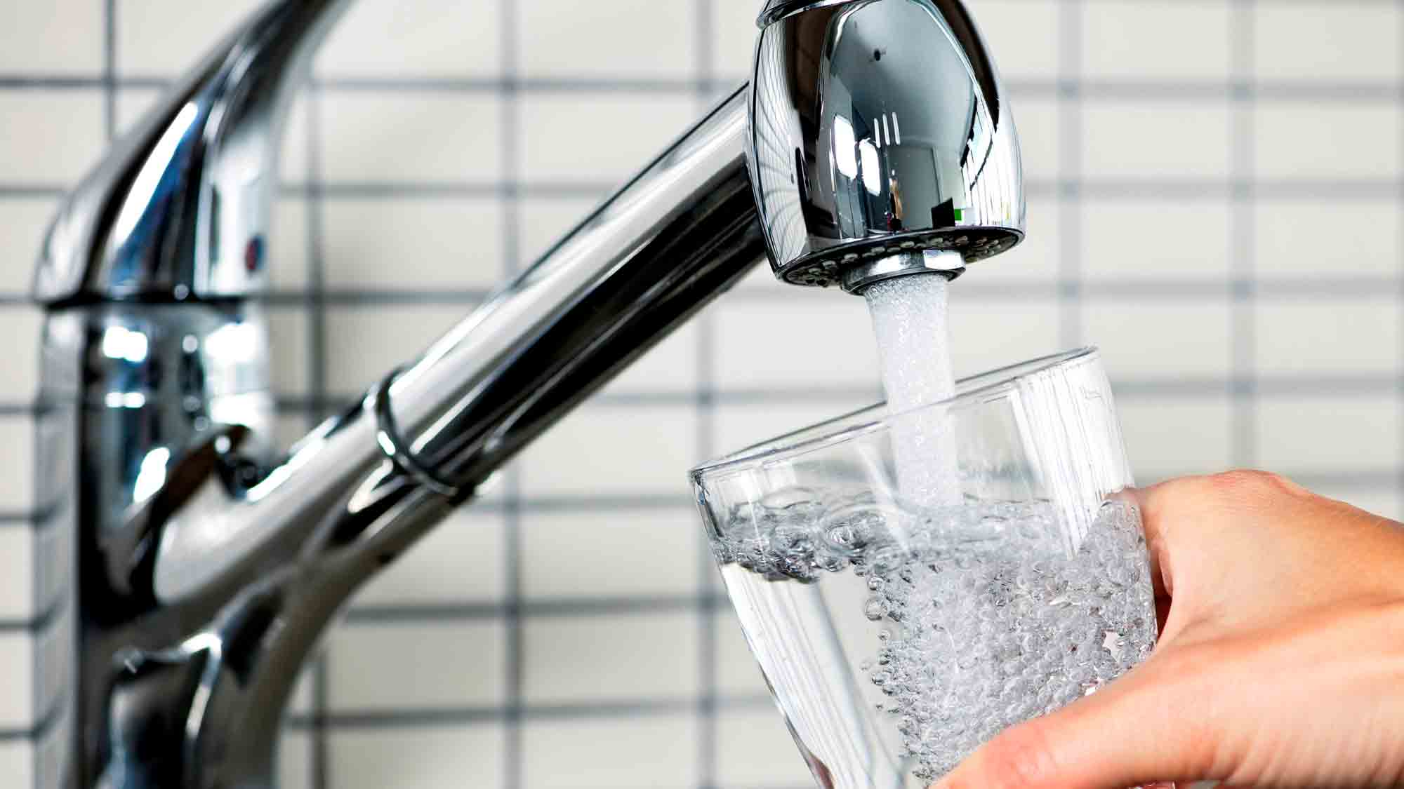 Wasser – gut auch aus der Leitung, Fragen und Antworten rund um den preiswerten Durstlöscher