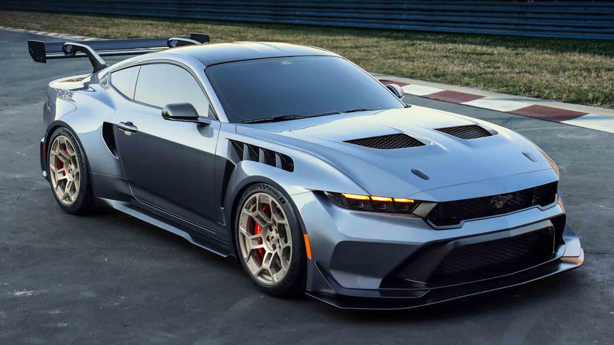 Supersportwagen Ford Mustang GTD: Pure Renntechnologie für die leistungsstärkste Straßenversion des »Pony Cars« Supersportwagen Ford Mustang GTD: Pure Renntechnologie für die leistungsstärkste Straßenversion des »Pony Cars«