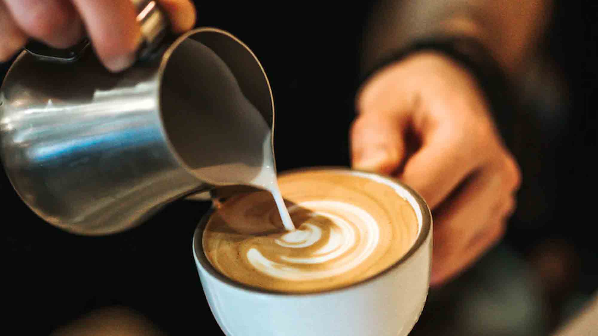6 Euro für einen Cappuccino to go, ADAC Urlaubsnebenkostenvergleich: Lissabon günstig – Zürich am teuersten