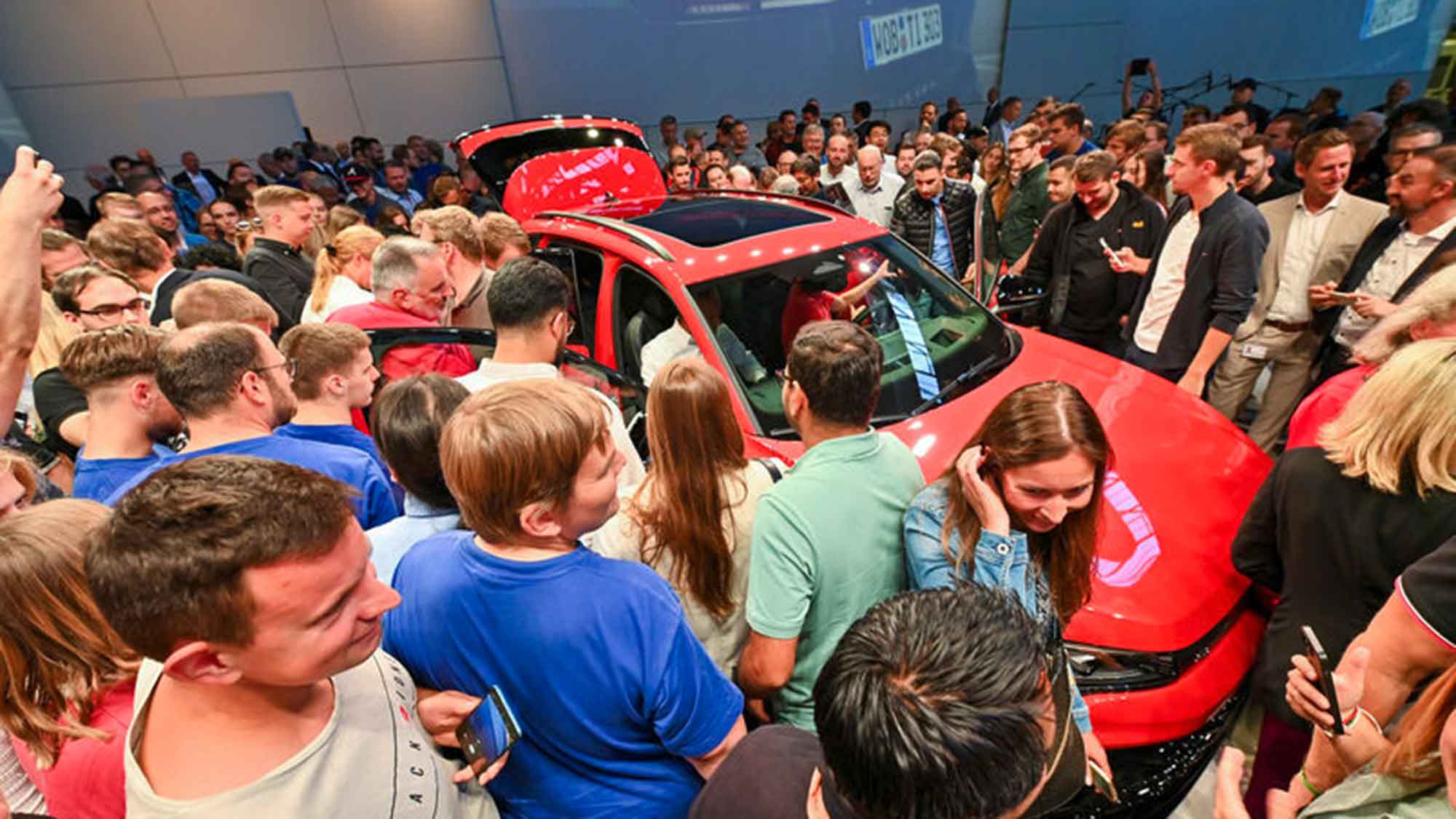 Neuauflage des Tiguan: Bestseller von Volkswagen feiert Weltpremiere vor 10.000 Beschäftigten Neuauflage des Tiguan: Bestseller von Volkswagen feiert Weltpremiere vor 10.000 Beschäftigten