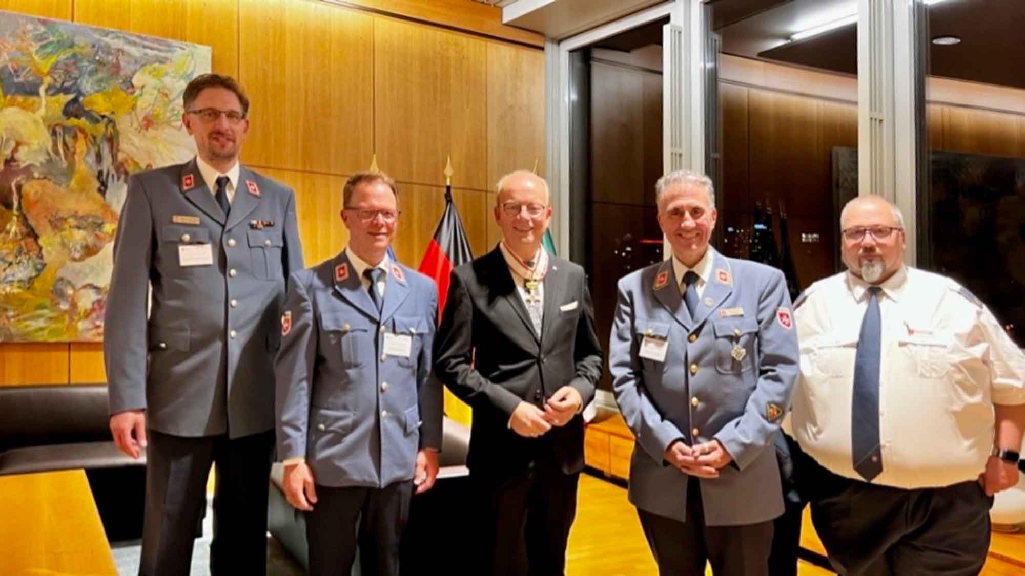 Malteser Hilfsdienst, Landtagspräsident André Kuper mit Kommandeurkreuz des Malteser Ritterordens ausgezeichnet