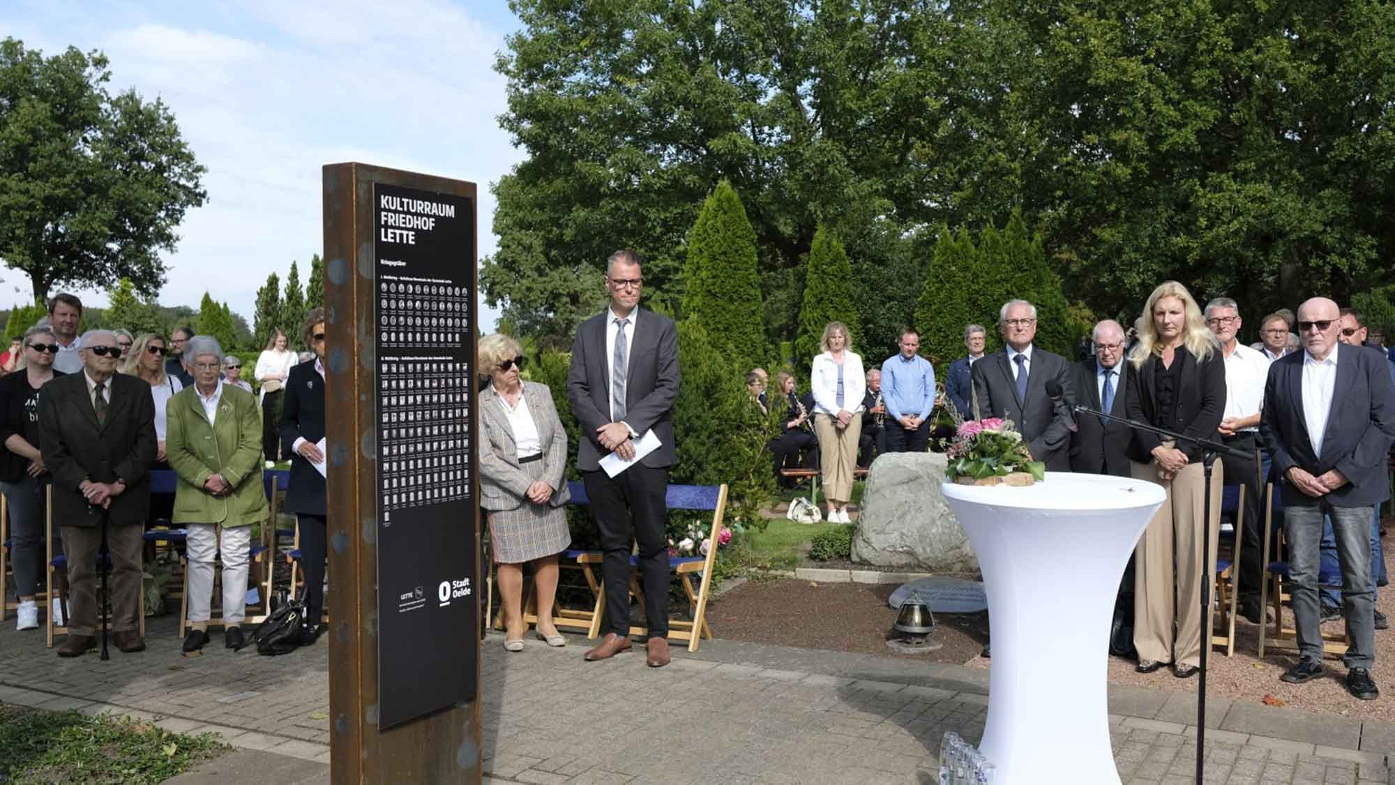 Oelde: Mahnmal für den Frieden auf dem Letter Friedhof eingeweiht, 17. September 2023