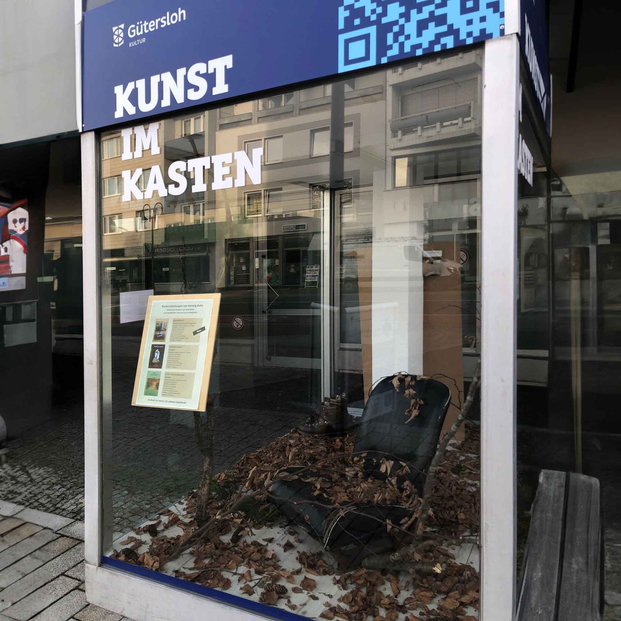 Gütersloh, »Kunst im Kasten« in der Vitrine neben dem Gütersloher Rathaus, Oktober 2023 bis Januar 2024