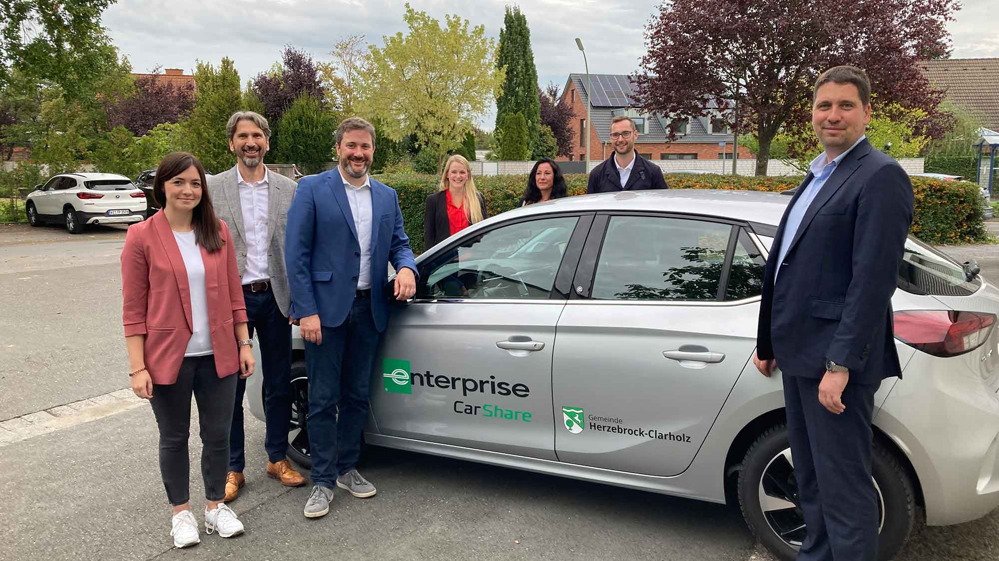 Gemeinde Herzebrock Clarholz und Mobilitätsdienstleister Enterprise starten Pilotprojekt zur geteilten Elektromobilität