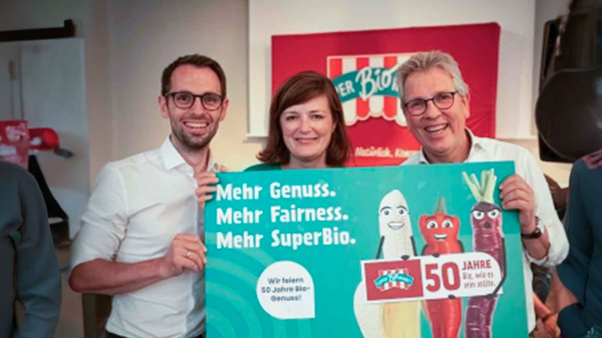 Kinderhilfsorganisation erhält großzügige Spende von »SuperBioMarkt« anlässlich seines 50. Jubiläums
