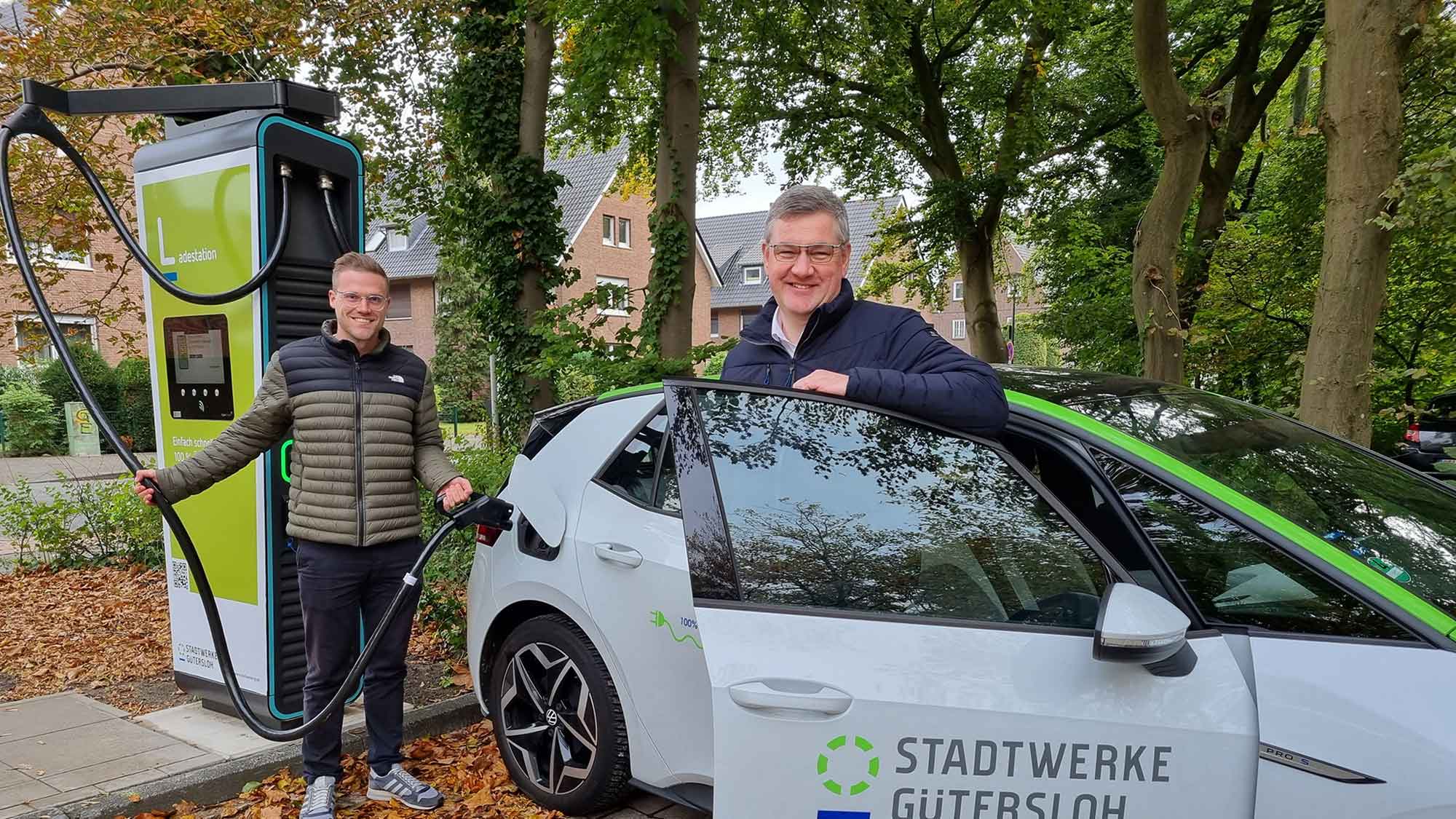 Elektromobilität für Gütersloh: Stadtwerke nehmen 4 Schnellladesäulen in Betrieb, Stromkunden tanken mit Rabatt Elektromobilität für Gütersloh: Stadtwerke nehmen 4 Schnellladesäulen in Betrieb, Stromkunden tanken mit Rabatt