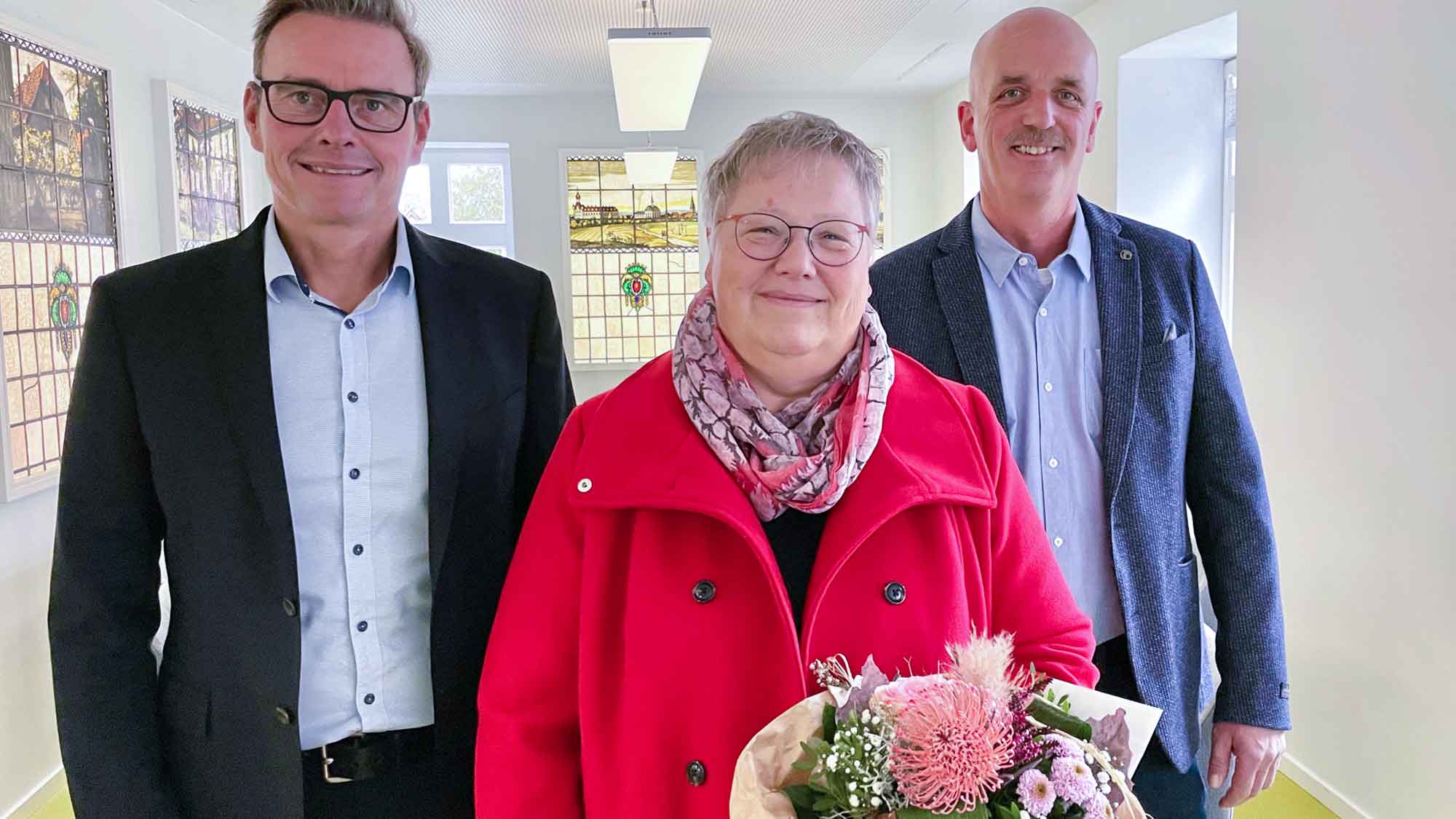 Rietberg: 40 Jahre im öffentlichen Dienst, Bürgermeister beglückwünscht Karin Schniedertöns