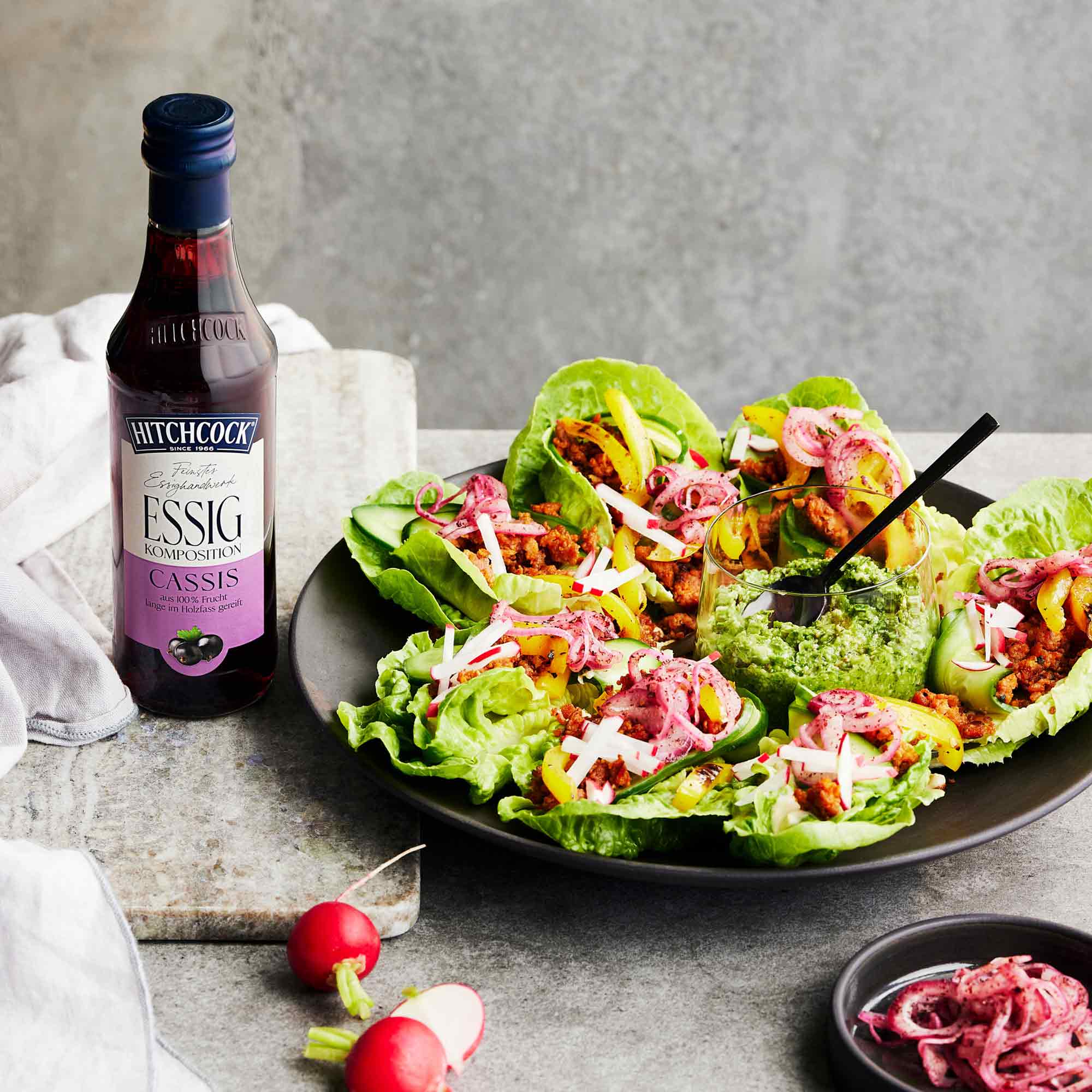 Rezepte für Gütersloh: Salat Tacos mit Sumach Zwiebeln und Frühlingszwiebelpesto Rezepte für Gütersloh: Salat Tacos mit Sumach Zwiebeln und Frühlingszwiebelpesto