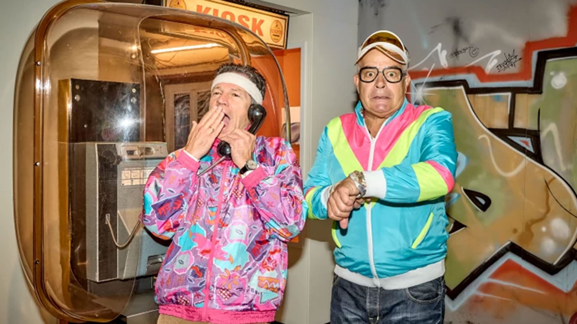 Mit Zeus und Wirby durch die 80er: Comedy Führung im Badischen Landesmuseum, 9. und 10. Dezember 2023 Mit Zeus und Wirby durch die 80er: Comedy Führung im Badischen Landesmuseum, 9. und 10. Dezember 2023