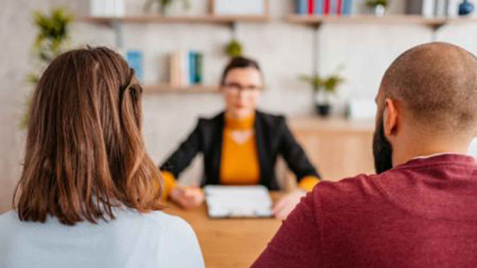 &raquo;Recht auf Vergessen&laquo; für Krebsüberlebende: Dürfen Versicherungen und Banken nach Krebserkrankungen fragen?