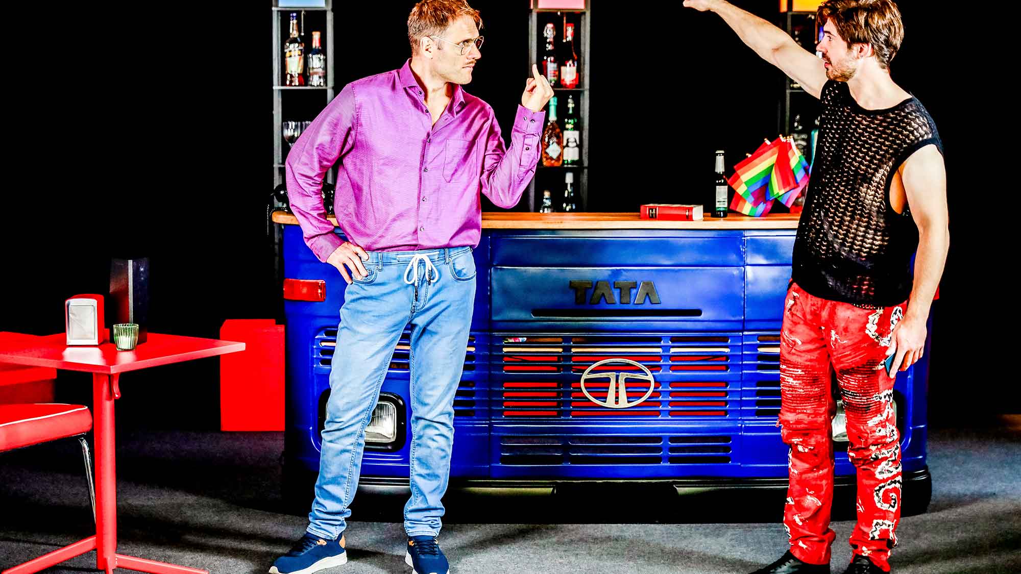 Komödien Hit »Smiley« erstmals auf deutschen Theaterbühnen und in der Konzerthalle Bad Salzuflen Komödien Hit »Smiley« erstmals auf deutschen Theaterbühnen und in der Konzerthalle Bad Salzuflen