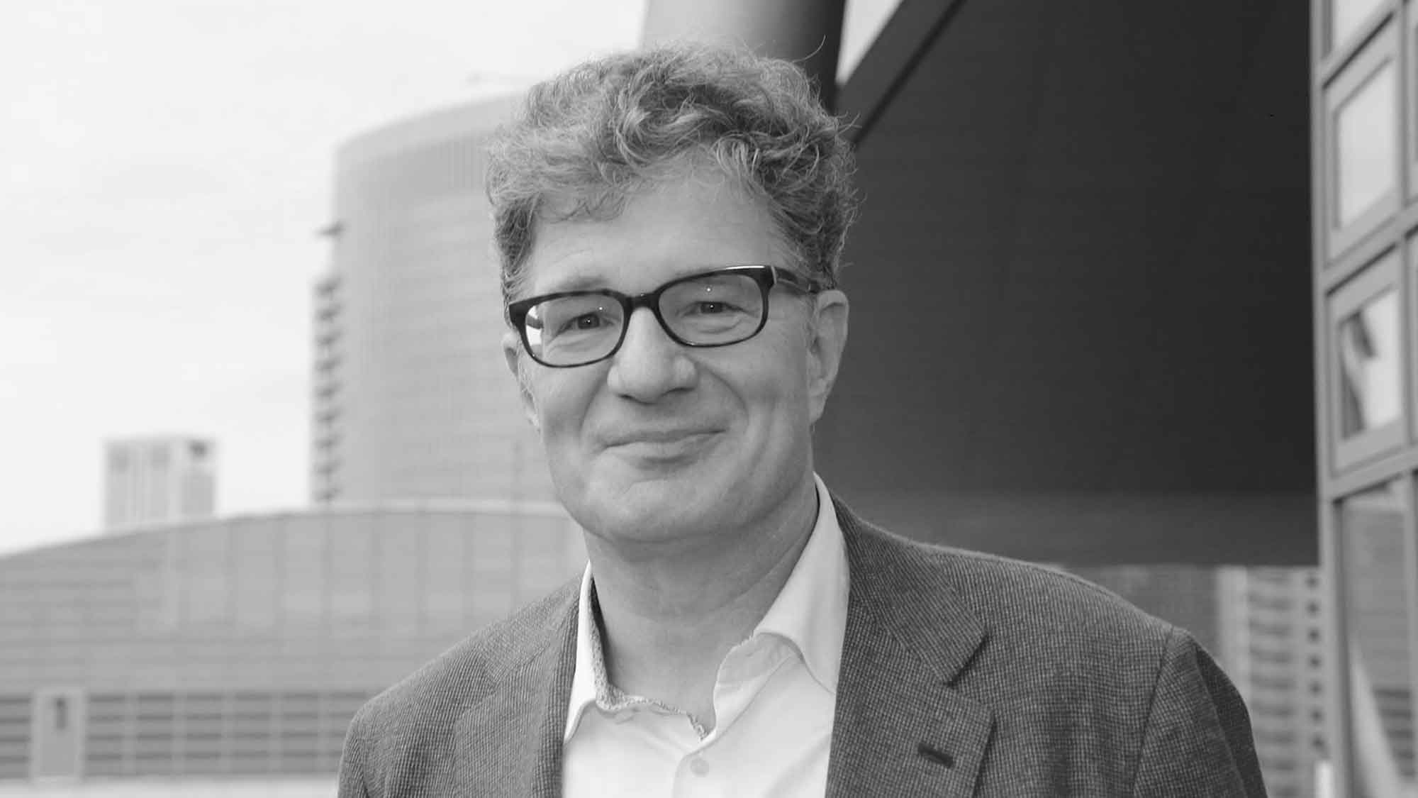Im Duktus des sehr klugen Roger Willemsen gesagt erleben wir zunehmend eine Travestie der deutschen Sprache