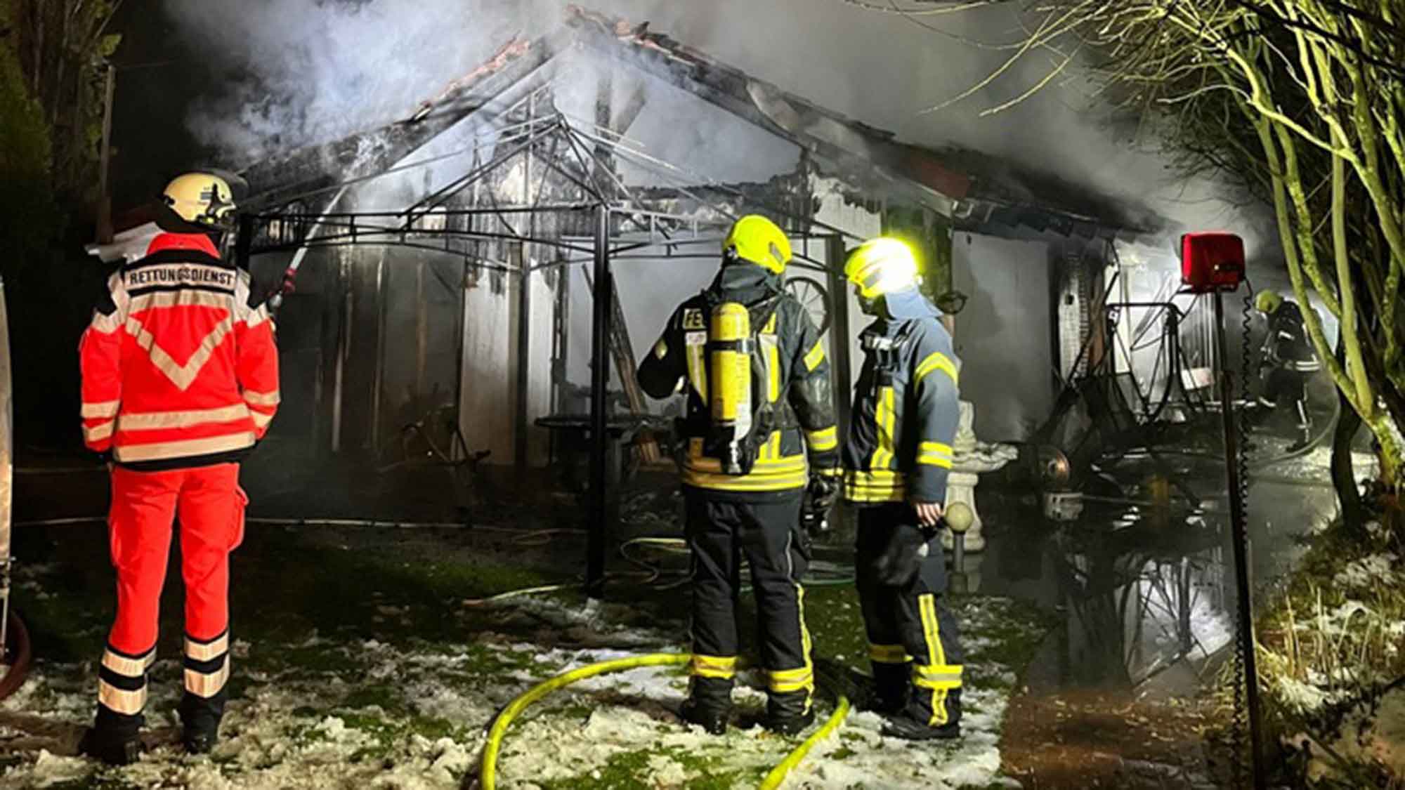 Polizei Gütersloh: Brand eines Gartenhauses am Herderweg Schloß Holte Stukenbrock