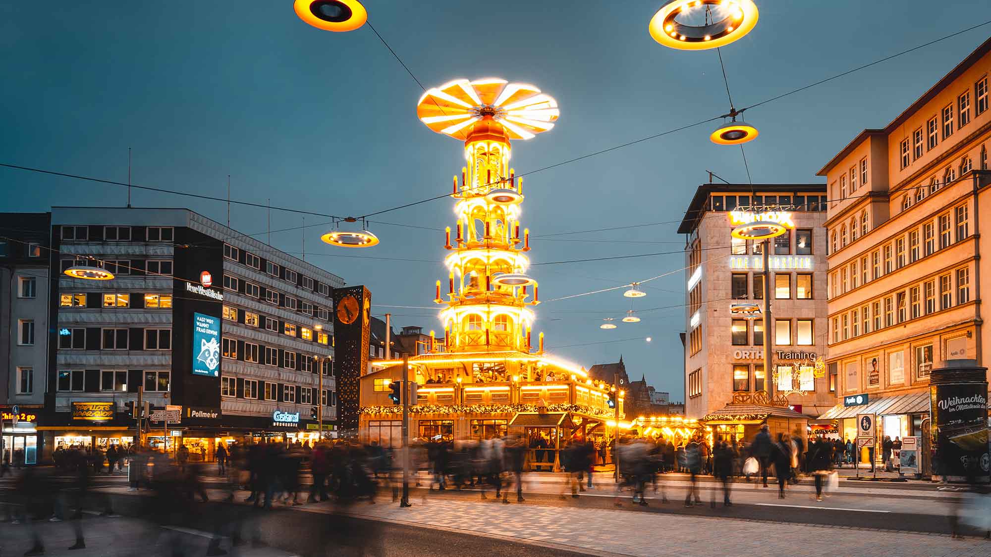 NRWs größte Weihnachtspyramide lockt zum Bielefelder Weihnachtsmarkt