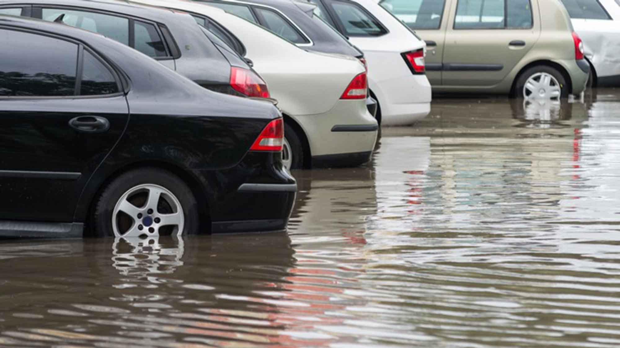 Tauchgang mit Folgen: ADAC – das müssen Autofahrer bei Hochwasser beachten