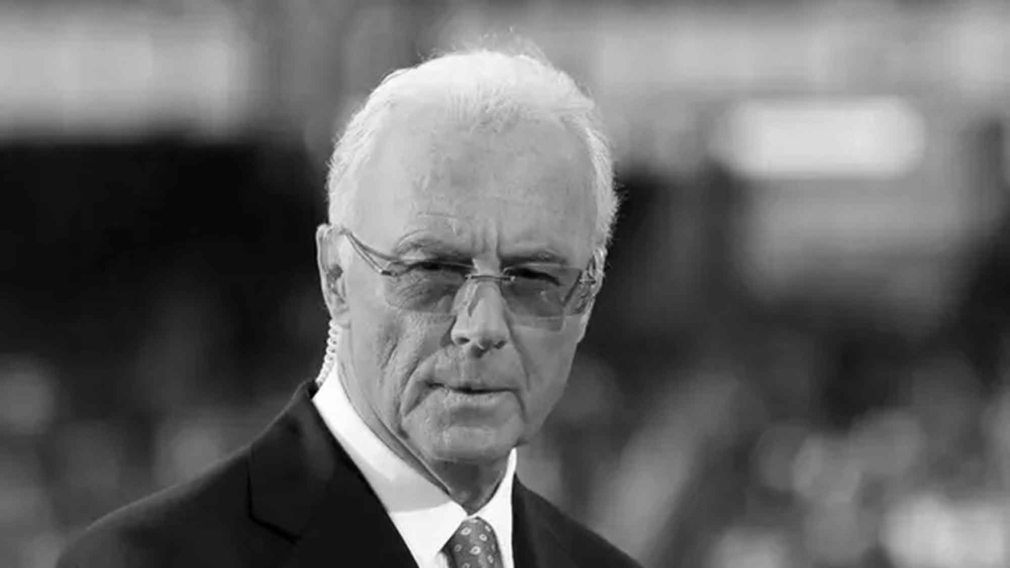 Danke Franz! Der FC Bayern gedenkt seiner Legende Franz Beckenbauer beim Bundesligastart am 12. Januar 2024, Sat.1 überträgt live