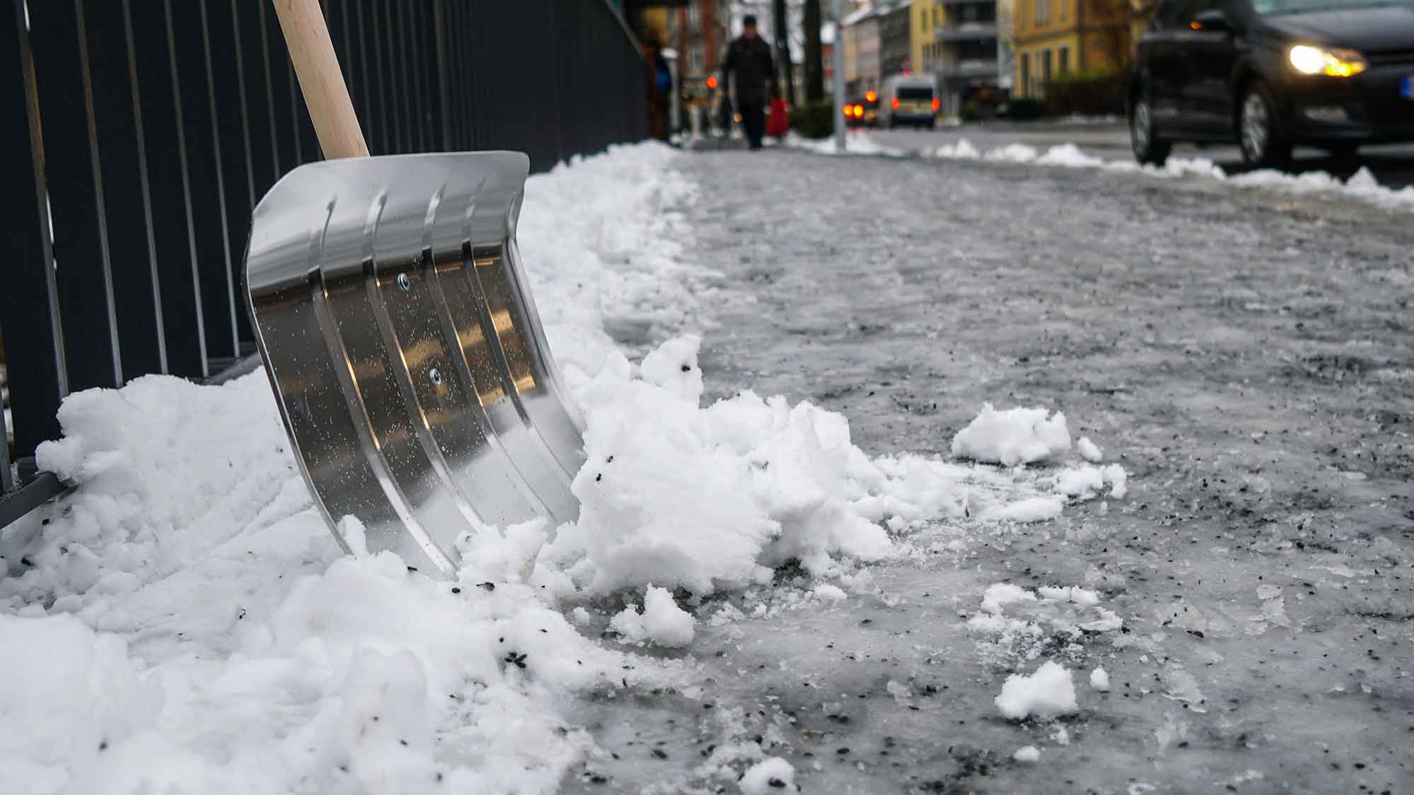 HUK Coburg Versicherungsgruppe, Tipps für den Alltag: Am Schneeschieben führt kein Weg vorbei