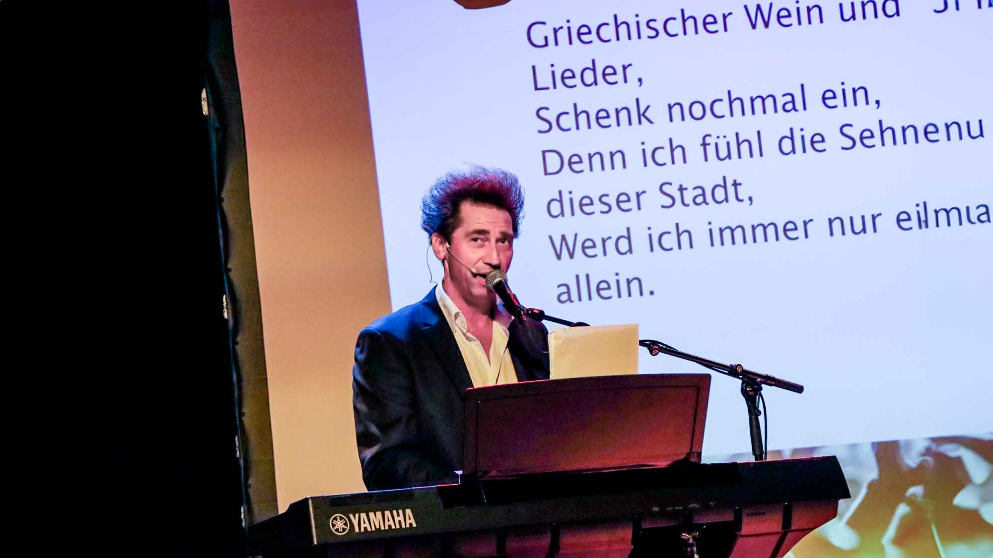 Weberei Gütersloh: gemeinsames Singen in der Weberei »Sing mit in der Weberei«: Sing Party mit Tobias Sudhoff am 29. Februar 2024