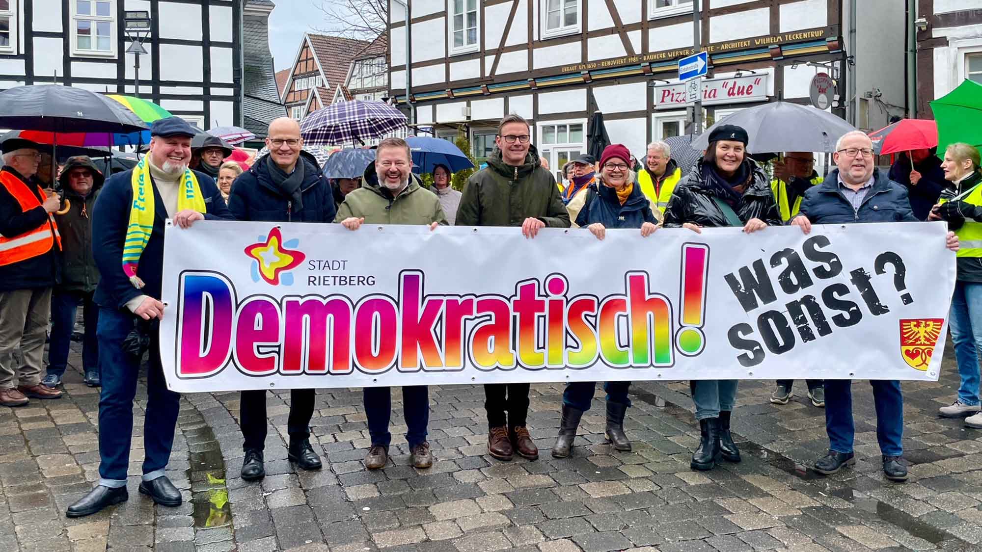 Ein Ausrufezeichen für die Demokratie – mehr als 2.000 gehen in Rietberg für Toleranz auf die Straße