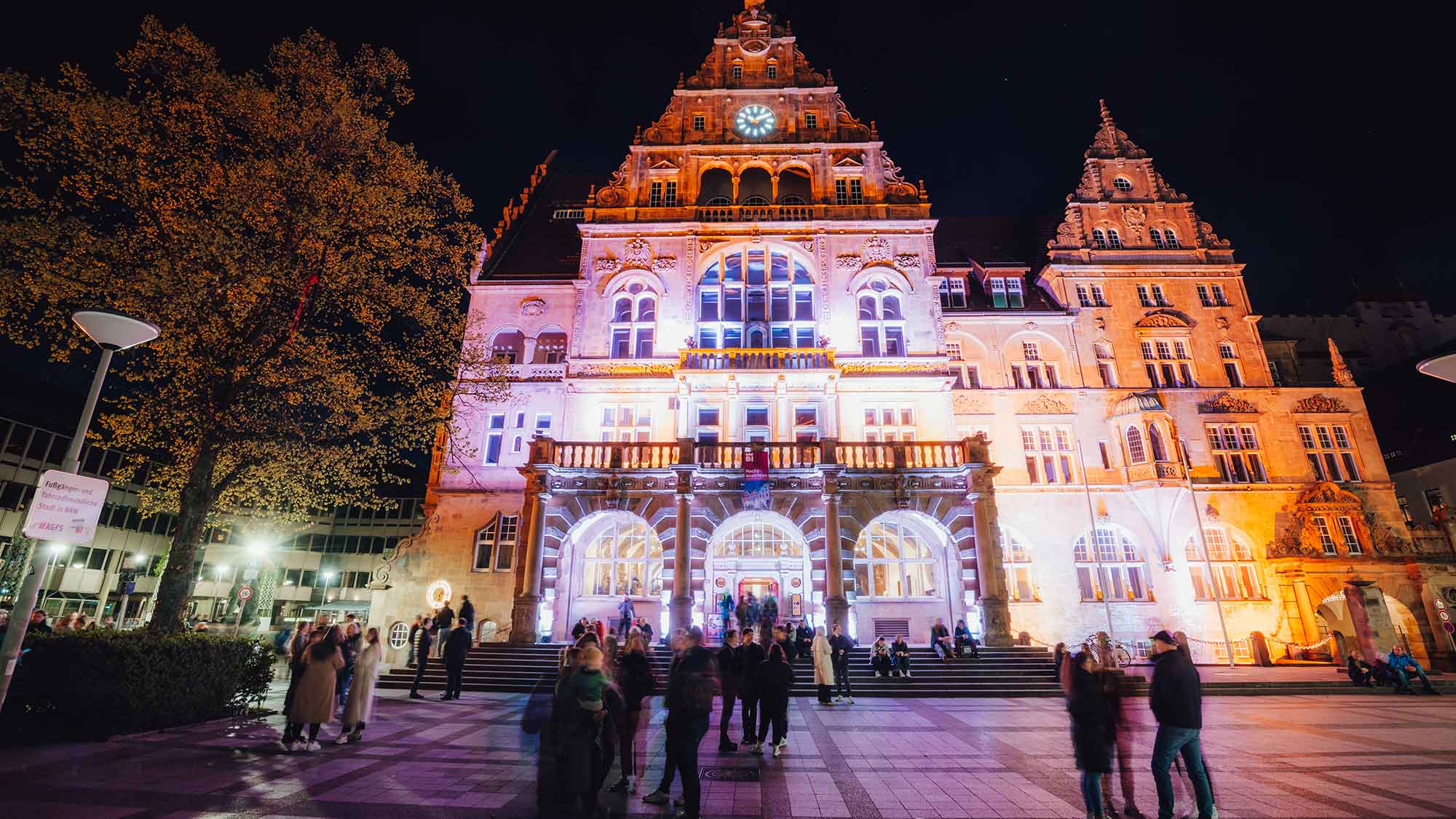 Nachtansichten bringen Bielefeld zum Leuchten, mehr als 50 Kulturorte am 27. April 2024 Nachtansichten bringen Bielefeld zum Leuchten, mehr als 50 Kulturorte am 27. April 2024