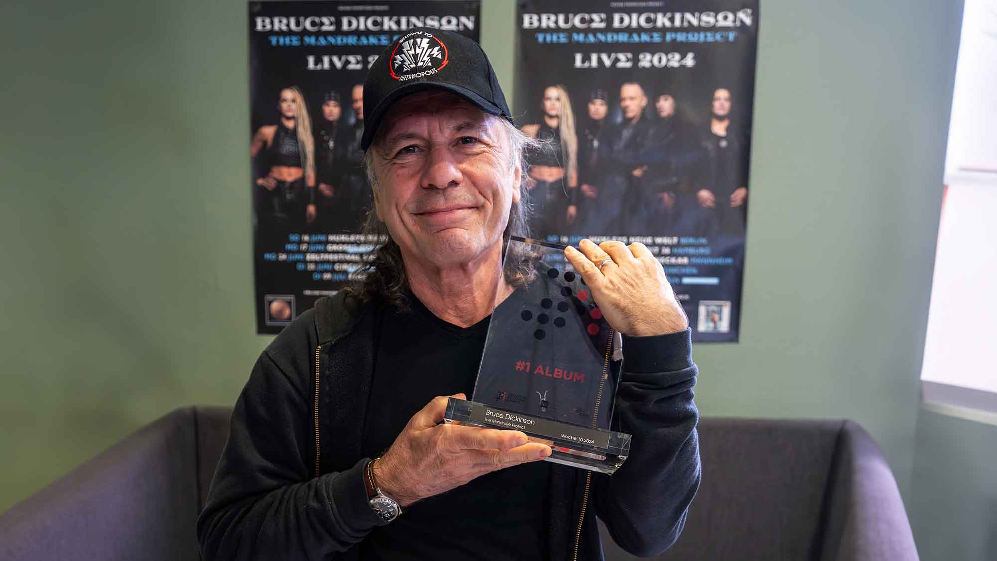 Bruce Dickinson rockt Offizielle Deutsche Charts