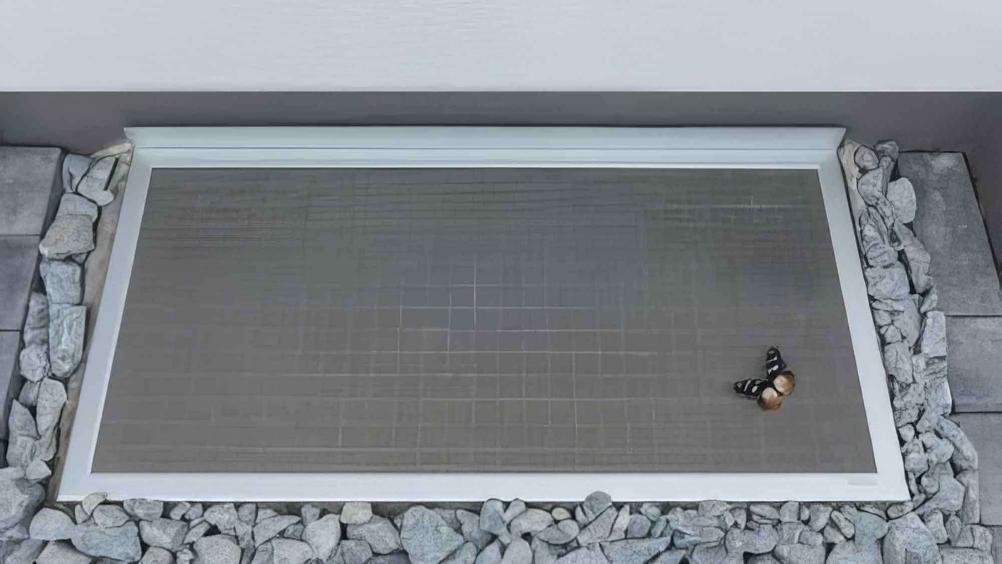 Insektenschutz Plissees, Spannrahmen Lichtschachtabdeckung, Insektenschutzsysteme für alle Fensterformen in Berlin und Brandenburg
