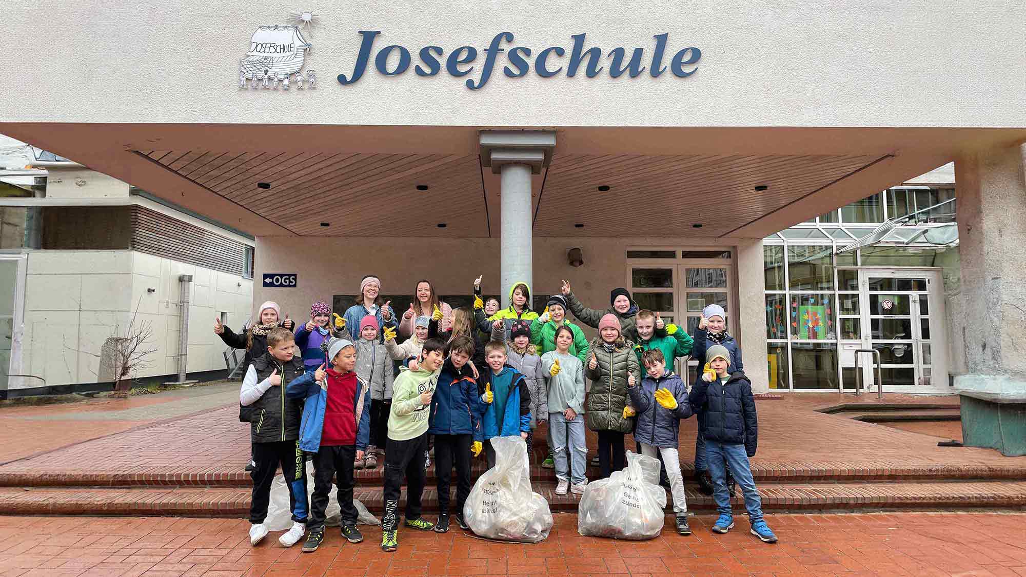 Gütersloh: Kleiderbügel, Schrauben, Zigaretten: Schüler sammeln 3.900 Liter Müll
