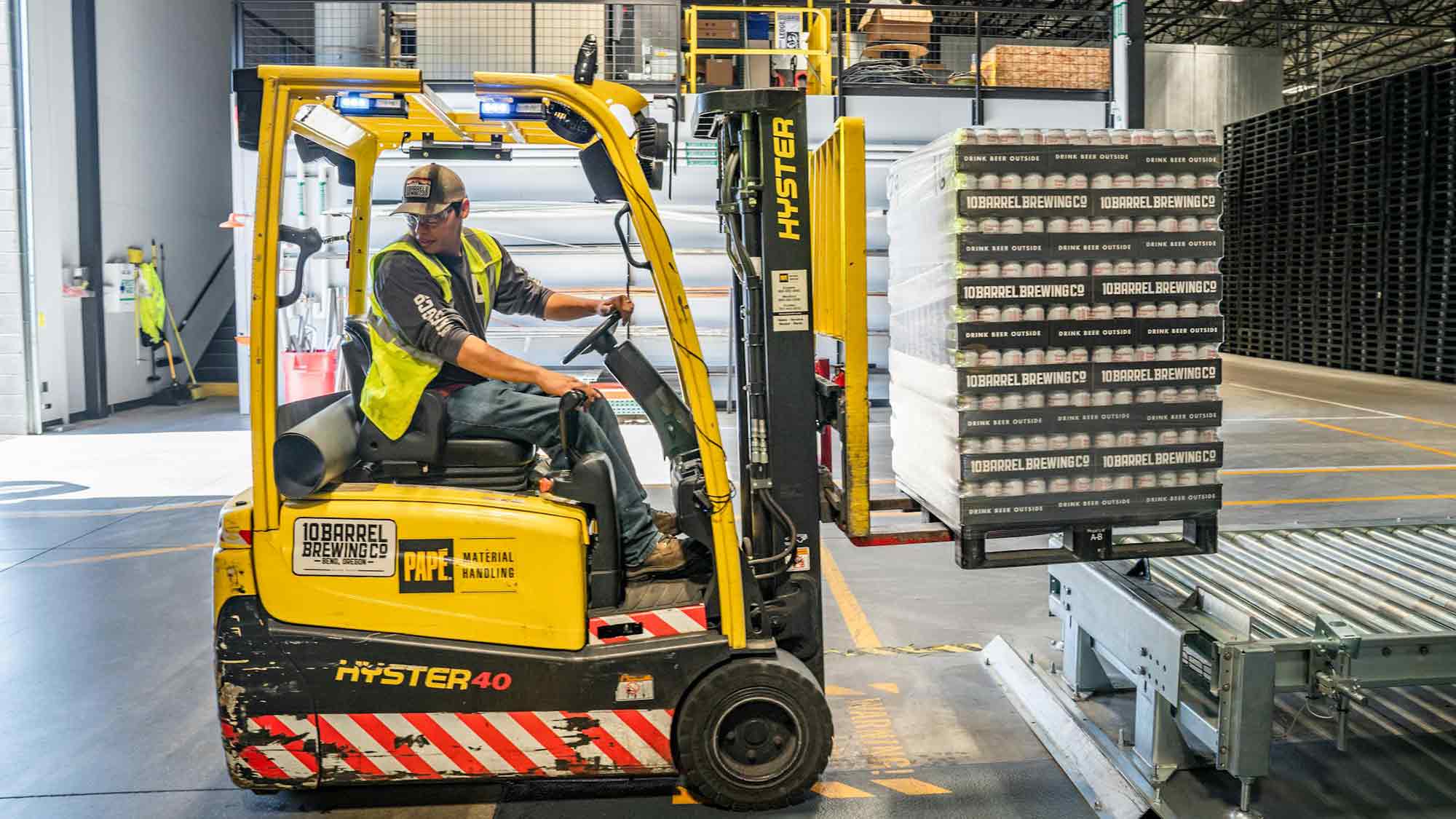 Wie Unternehmen davon profitieren können, ihre Waren auf Paletten zu transportieren