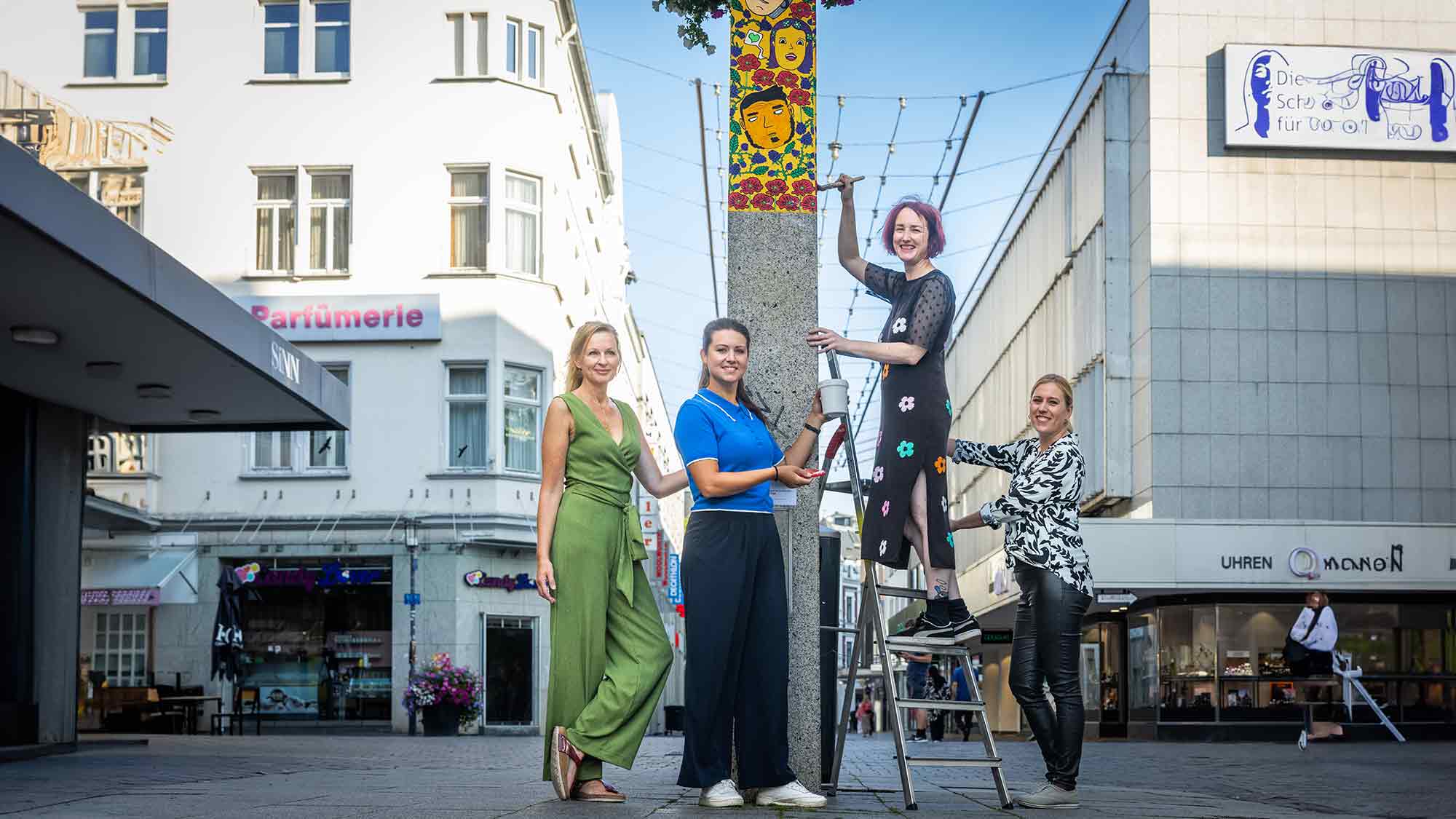 Streetart in der Bielefelder City: Bahnhofstraße wird mit Bildern der Künstlerin »Marla« verschönert Streetart in der Bielefelder City: Bahnhofstraße wird mit Bildern der Künstlerin »Marla« verschönert