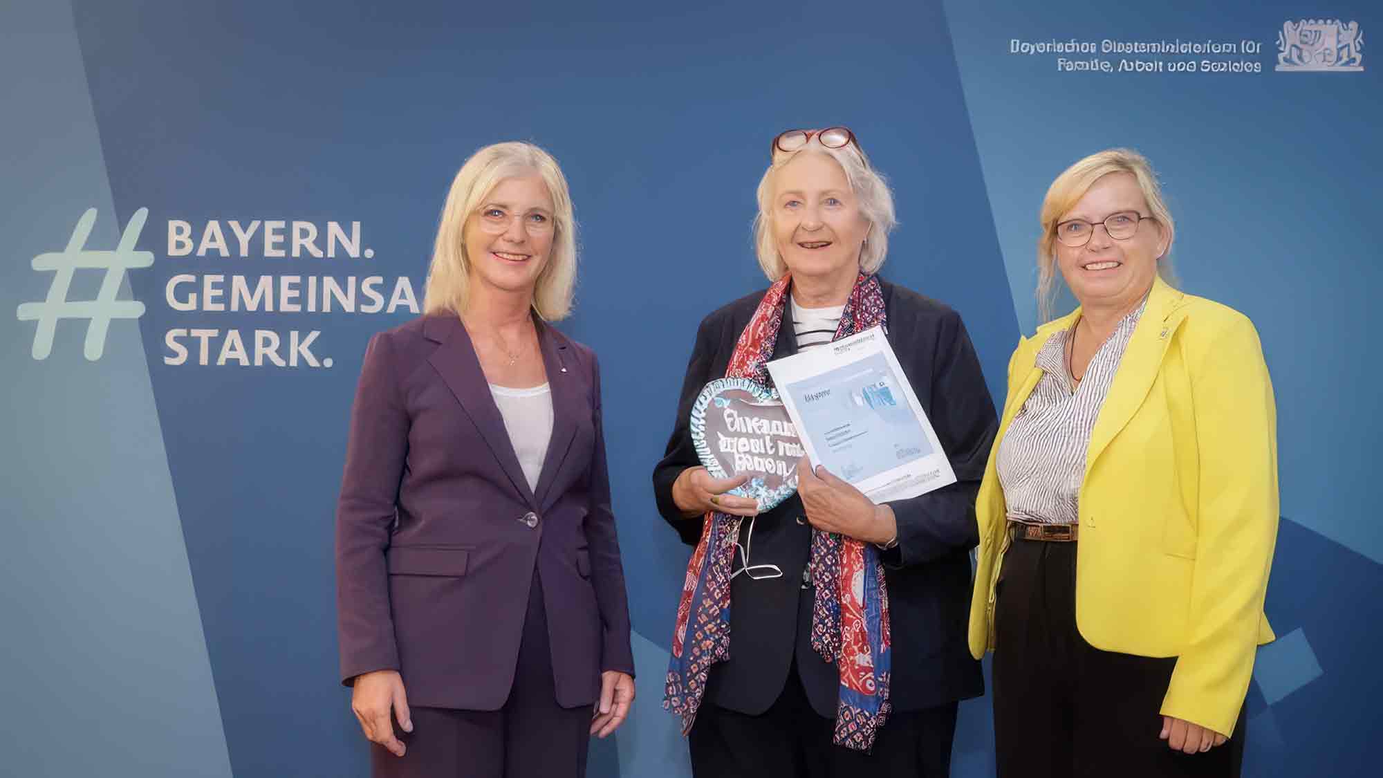 Renate Hausdorf für ihr Engagement beim Paul Klinger Sozialwerk geehrt Renate Hausdorf für ihr Engagement beim Paul Klinger Sozialwerk geehrt