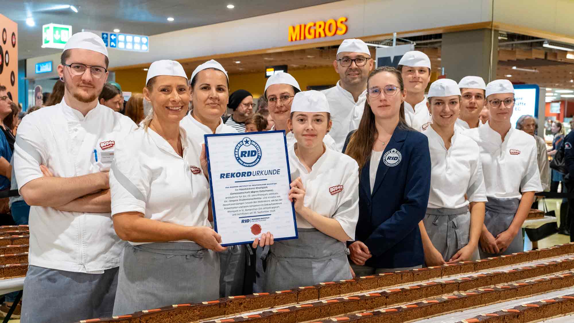 Weltrekord Backwerk zum Jubiläum – Rheinpark Hausbäckerei produziert &raquo;längste Studentenschnitte&laquo; (319,55 Meter)