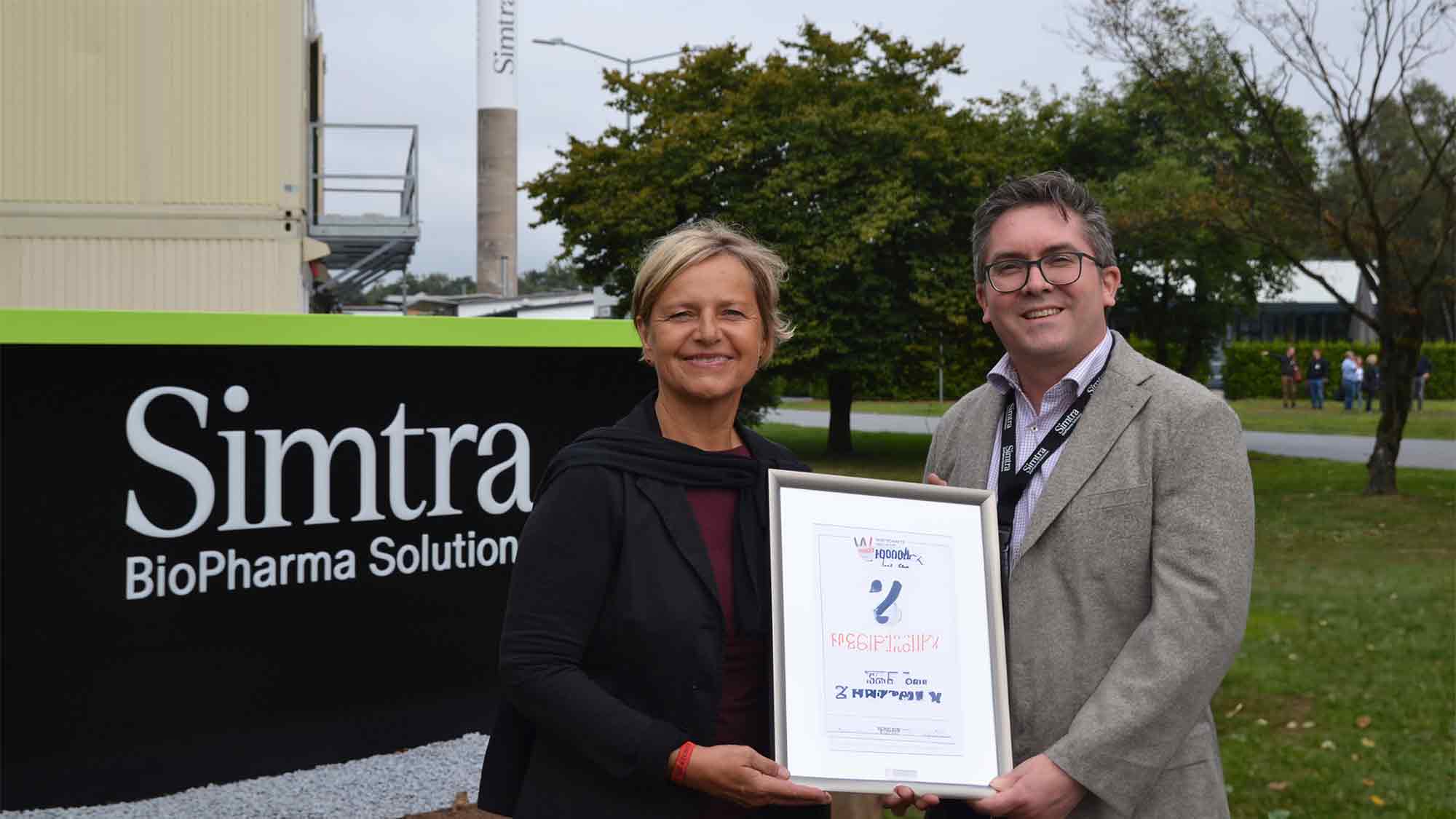 Einsatz und Engagement für den Wirtschaftsstandort Kreis Gütersloh: &raquo;Simtra BioPharma Solutions&laquo; als Standortheld ausgezeichnet
