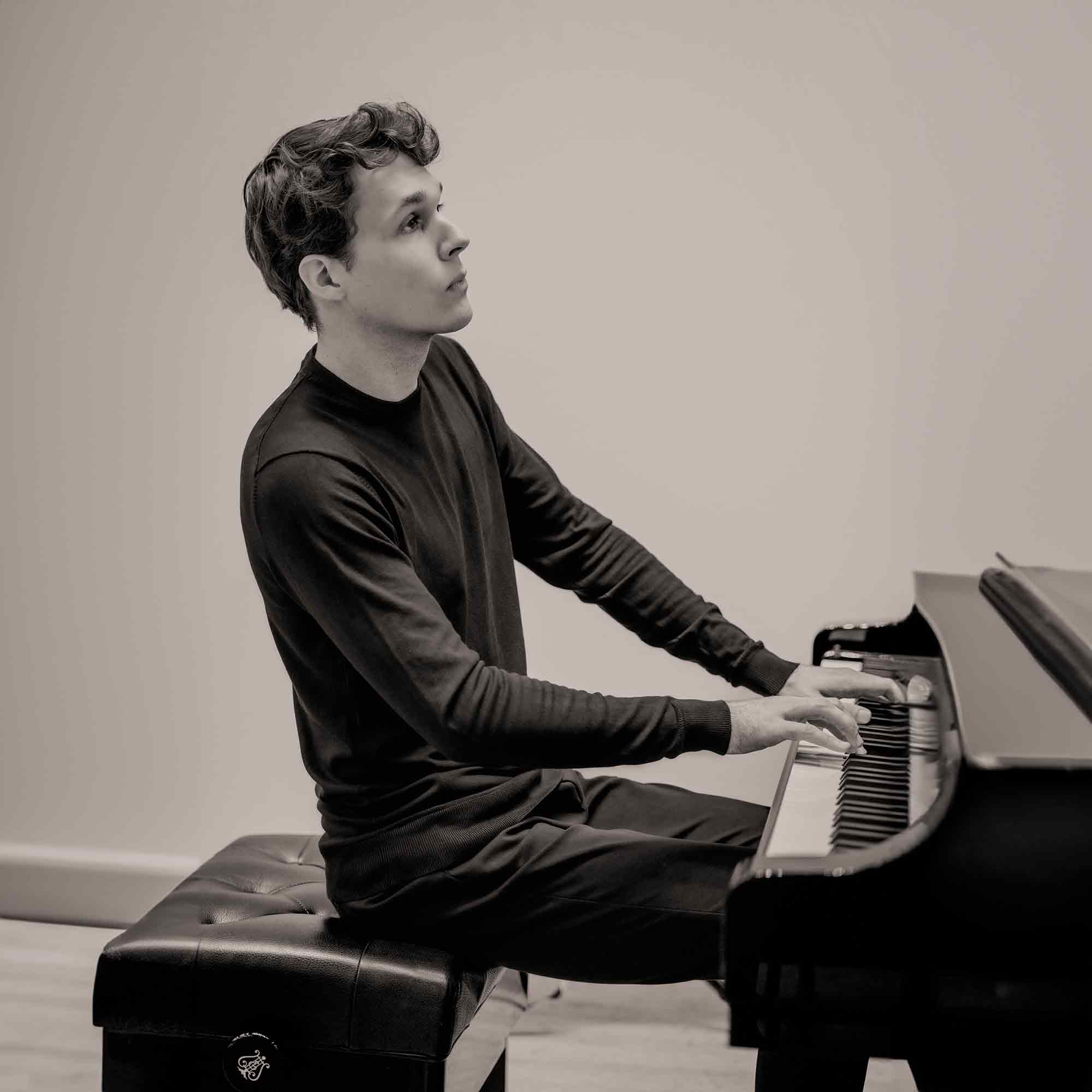 Theater und Philharmonie Essen: Tee und Kaffee stimmen ältere Menschen auf Konzert am Sonntagvormittag ein, 6. Oktober 2024 Theater und Philharmonie Essen: Tee und Kaffee stimmen ältere Menschen auf Konzert am Sonntagvormittag ein, 6. Oktober 2024