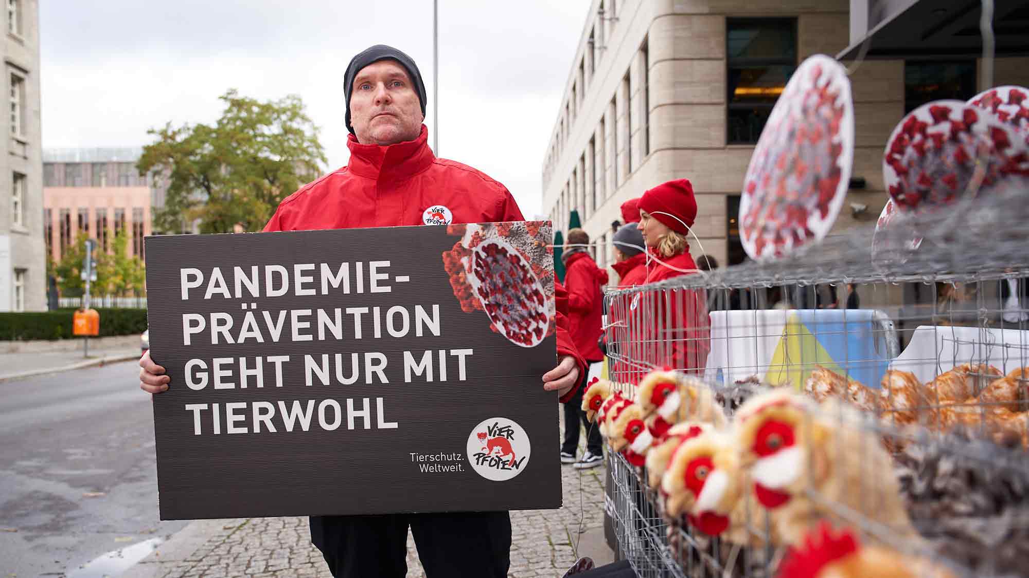 #Tierschutz verbessern, um die nächste #Pandemie zu verhindern: »Vier Pfoten« mit Aktion beim World Health Summit in Berlin #Tierschutz verbessern, um die nächste #Pandemie zu verhindern: »Vier Pfoten« mit Aktion beim World Health Summit in Berlin
