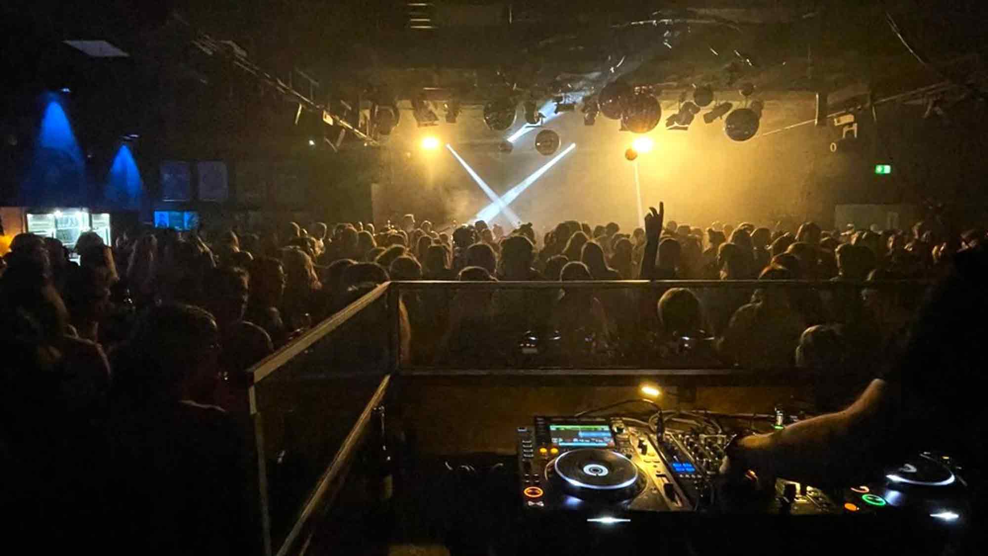 Feier Nostalgie im Bürgerkiez – Zappelfete meets Bielefeld, Spezialausgabe der Gütersloher Kultparty in der Weberei, 15. Februar 2025