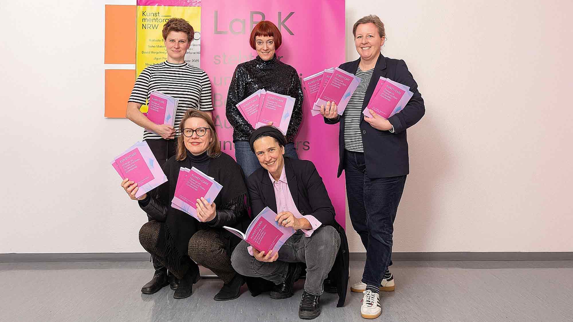 Licht, Luft und Liebe – Kunst am Valentinstag, Abschlusspräsentation des Kunstmentorats NRW und Buchvorstellung im Kunsthaus Essen Licht, Luft und Liebe – Kunst am Valentinstag, Abschlusspräsentation des Kunstmentorats NRW und Buchvorstellung im Kunsthaus Essen