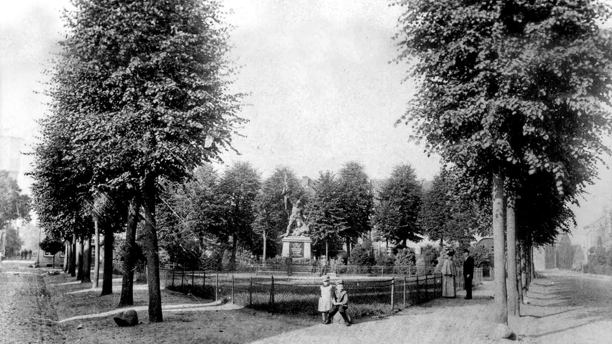 200 Jahre Gütersloh: Historisches, der Dreiecksplatz Gütersloh – vom Hammelmarkt zum Platz des Lächelns 200 Jahre Gütersloh: Historisches, der Dreiecksplatz Gütersloh – vom Hammelmarkt zum Platz des Lächelns